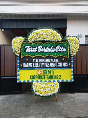 Papan Bunga Duka di Undrusbinangun