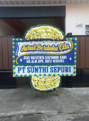 Papan Bunga Duka di Undrusbinangun