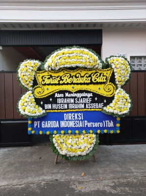 Papan Bunga Duka di Undrusbinangun