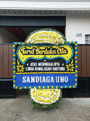 Papan Bunga Duka di Undrusbinangun